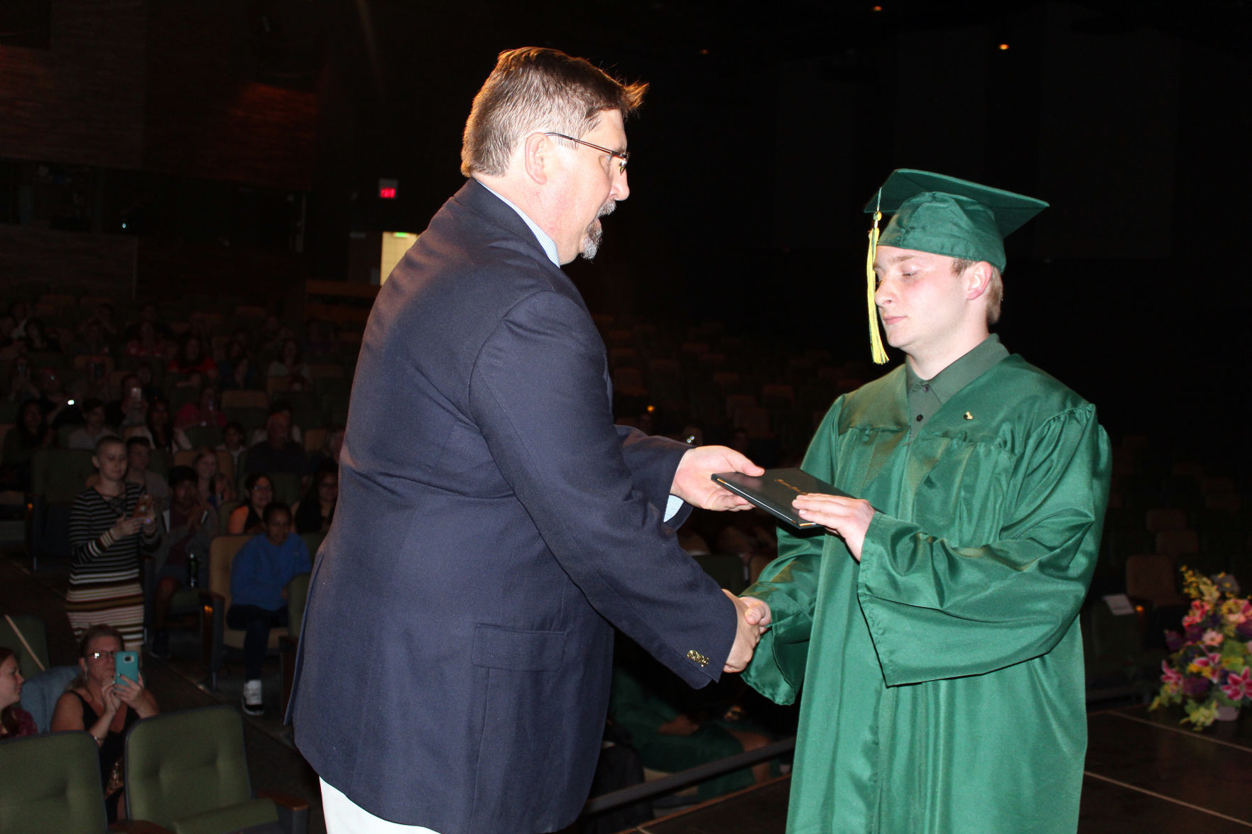 060419-ctzn-news-dsl-grad014.jpg